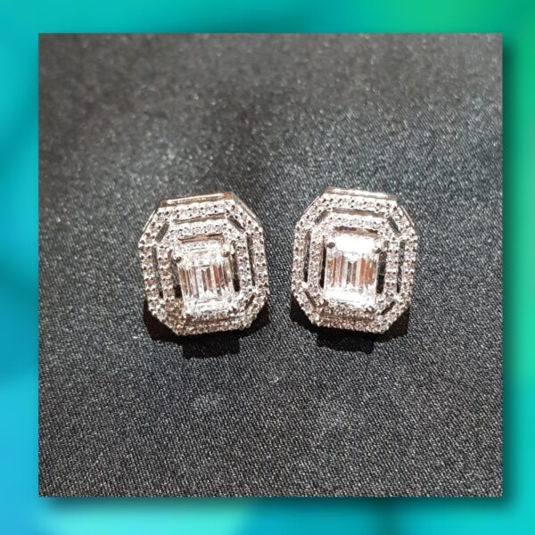 SUAVE SOLITAIRE STUD EARRING